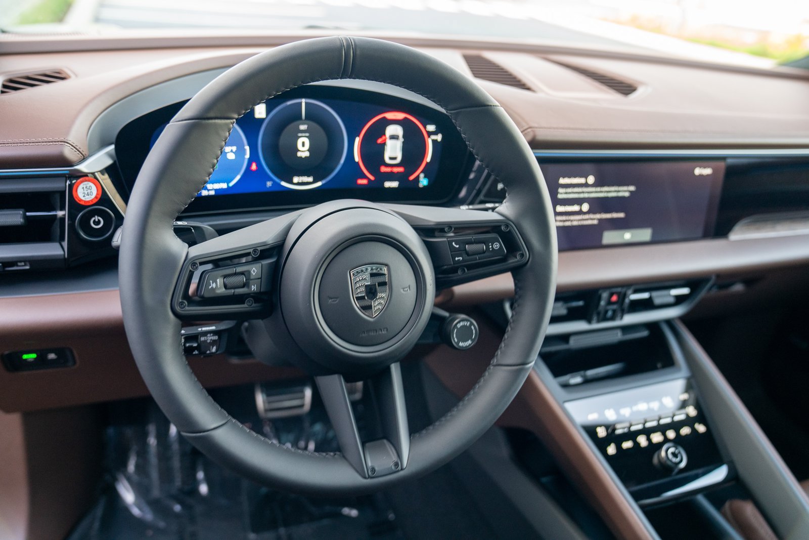 Certified 2025 Porsche Macan Turbo Electric AWD/4WD image 14