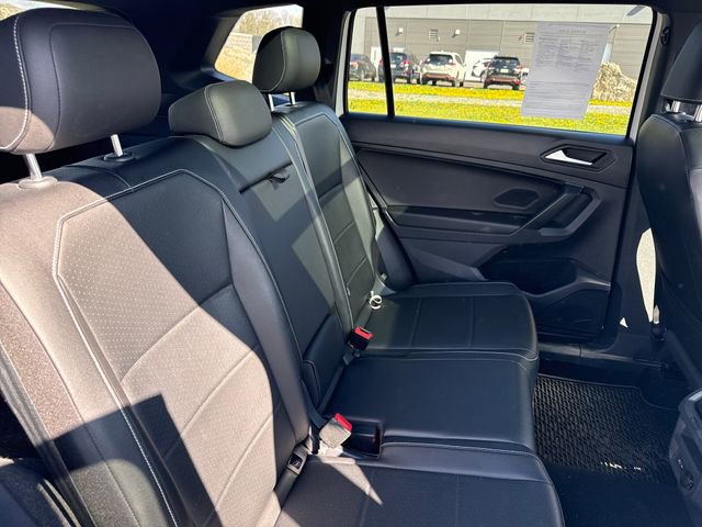 Used 2021 Volkswagen Tiguan SE image 14