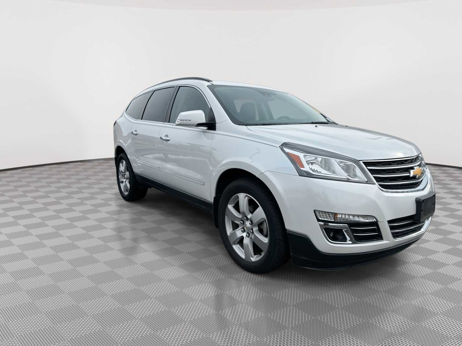 Used 2017 Chevrolet Traverse Premier image 3