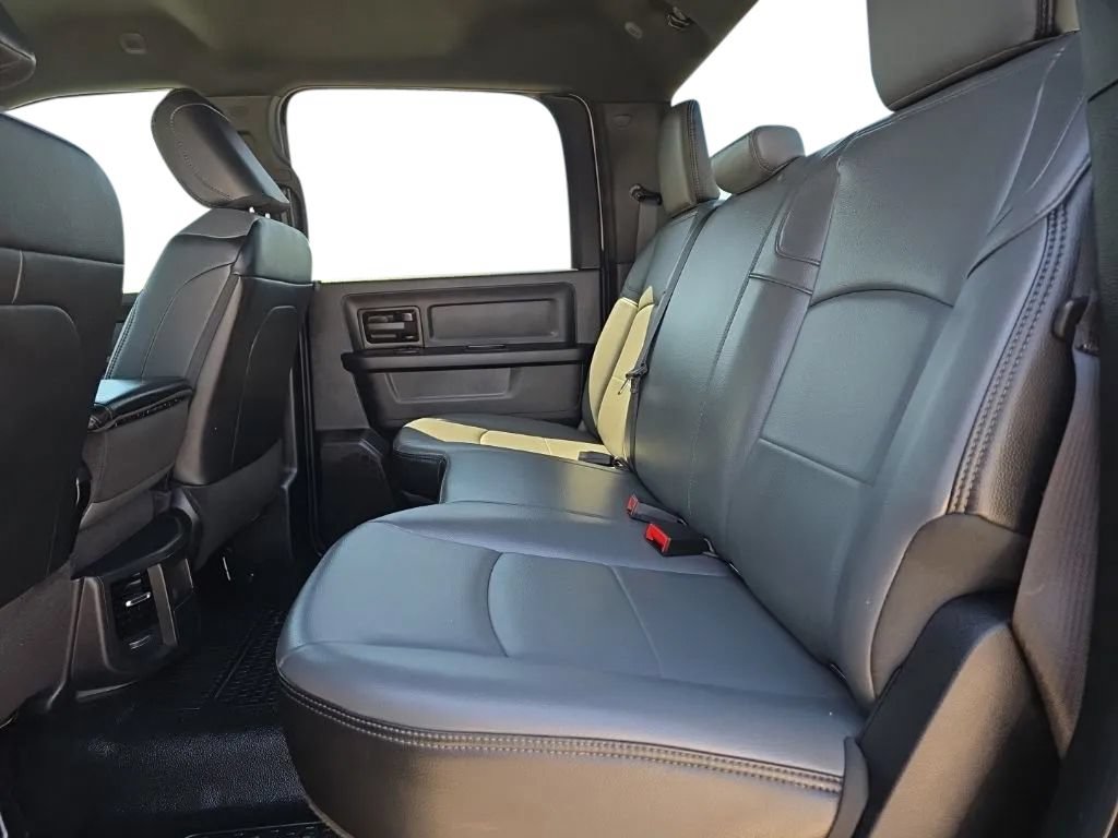 Used 2024 RAM 3500 Tradesman w/ Chrome Appearance Group AWD/4WD image 17