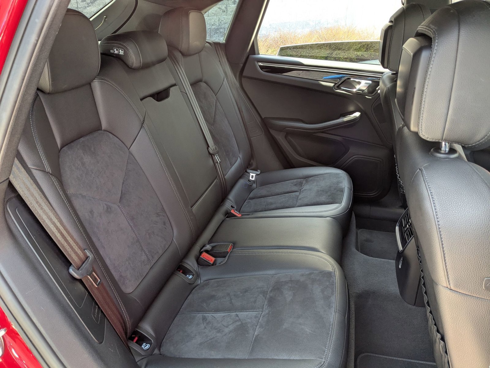 Used 2018 Porsche Macan image 24