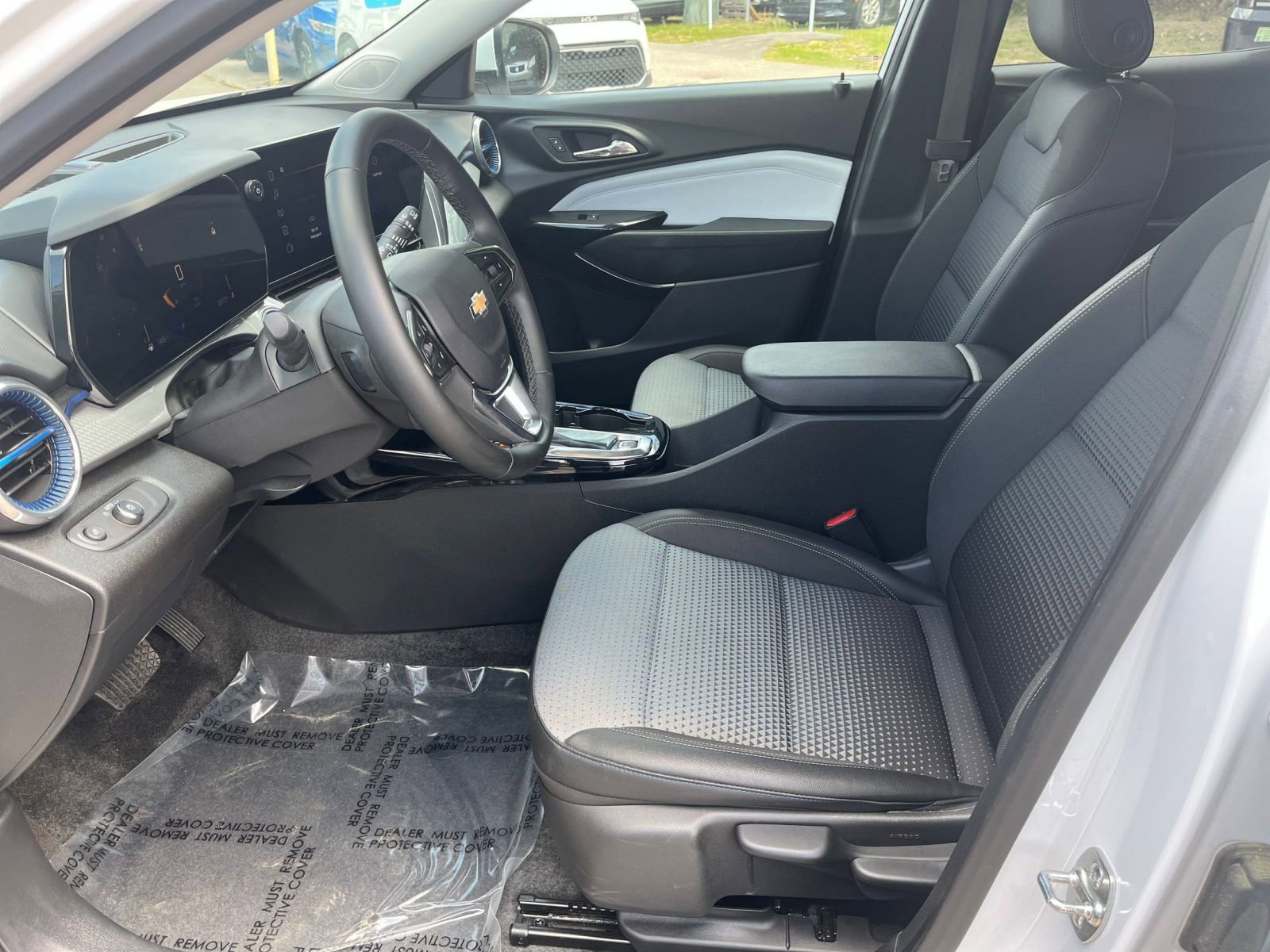 Used 2025 Chevrolet Trax LT w/ LT Convenience Package image 24