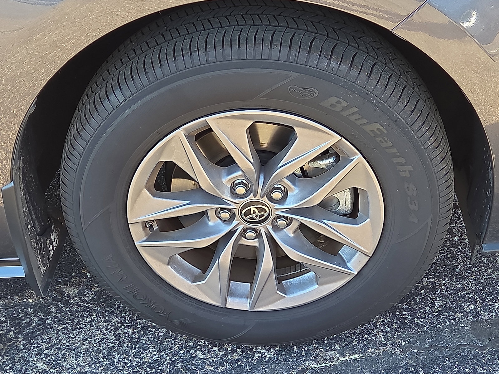 Used 2025 Toyota Sienna LE image 6