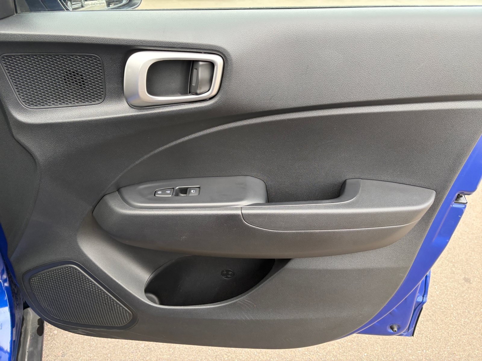 Used 2025 Hyundai Venue SEL FWD image 16
