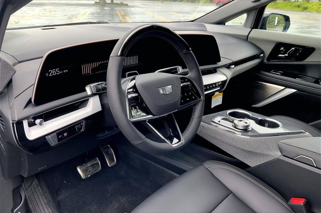 New 2026 Cadillac Optiq Luxury 1 image 9
