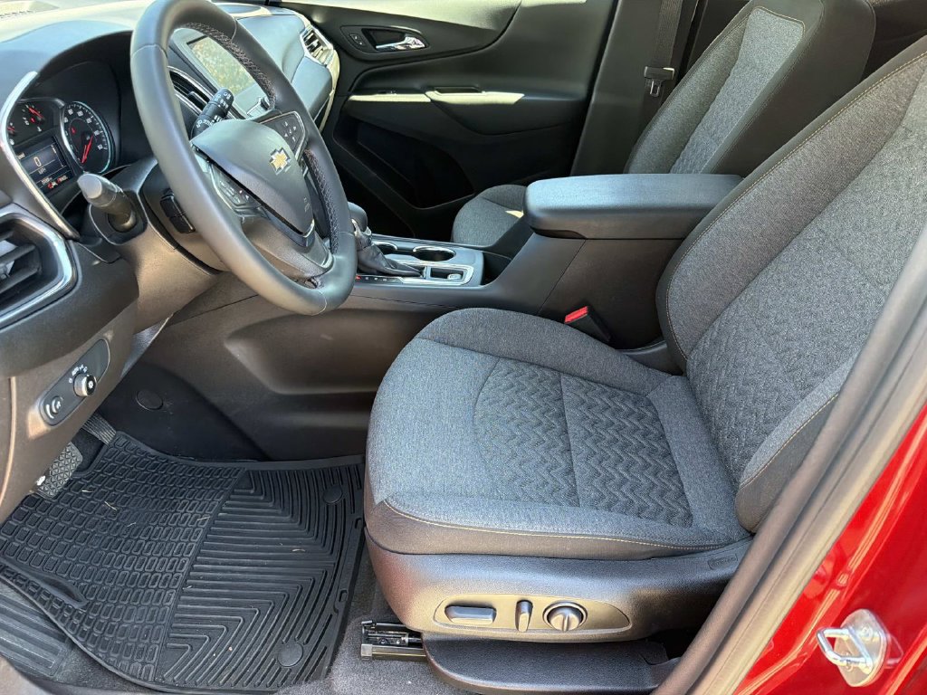 Used 2024 Chevrolet Equinox LT FWD image 10