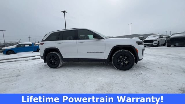 Used 2026 Jeep Grand Cherokee Altitude AWD/4WD image 9