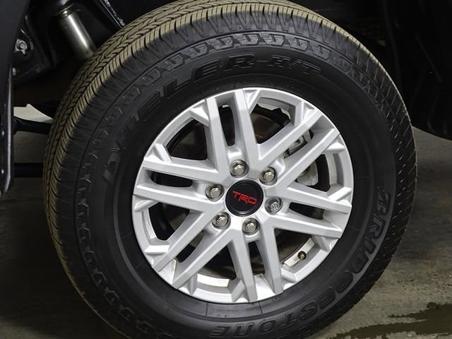 Used 2022 Toyota Tundra SR5 w/ SR5 Convenience Package AWD/4WD image 37