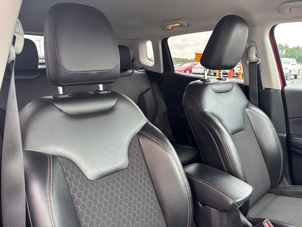 Used 2018 Jeep Compass Latitude FWD image 17