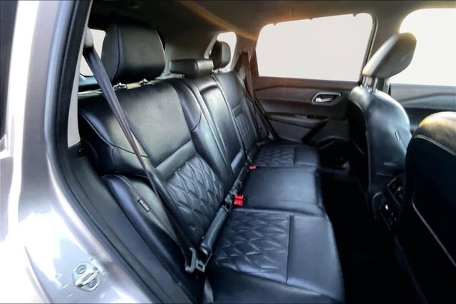 Used 2022 Nissan Rogue Platinum w/ Head-Up Display Package image 17