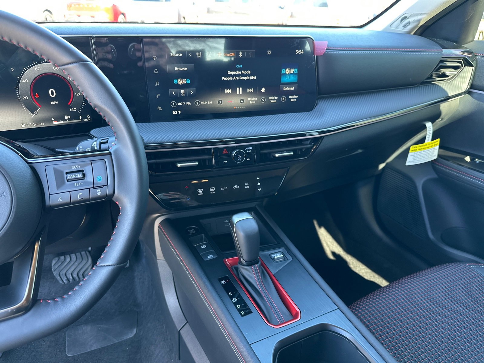 Used 2025 Nissan Kicks SR image 28