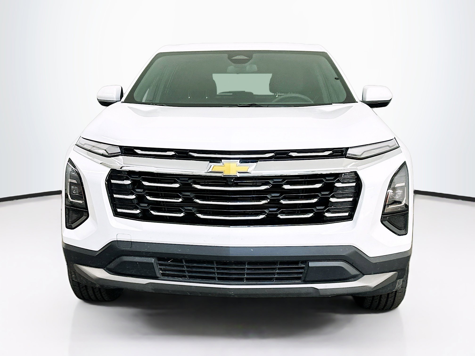 Used 2025 Chevrolet Equinox LT image 2