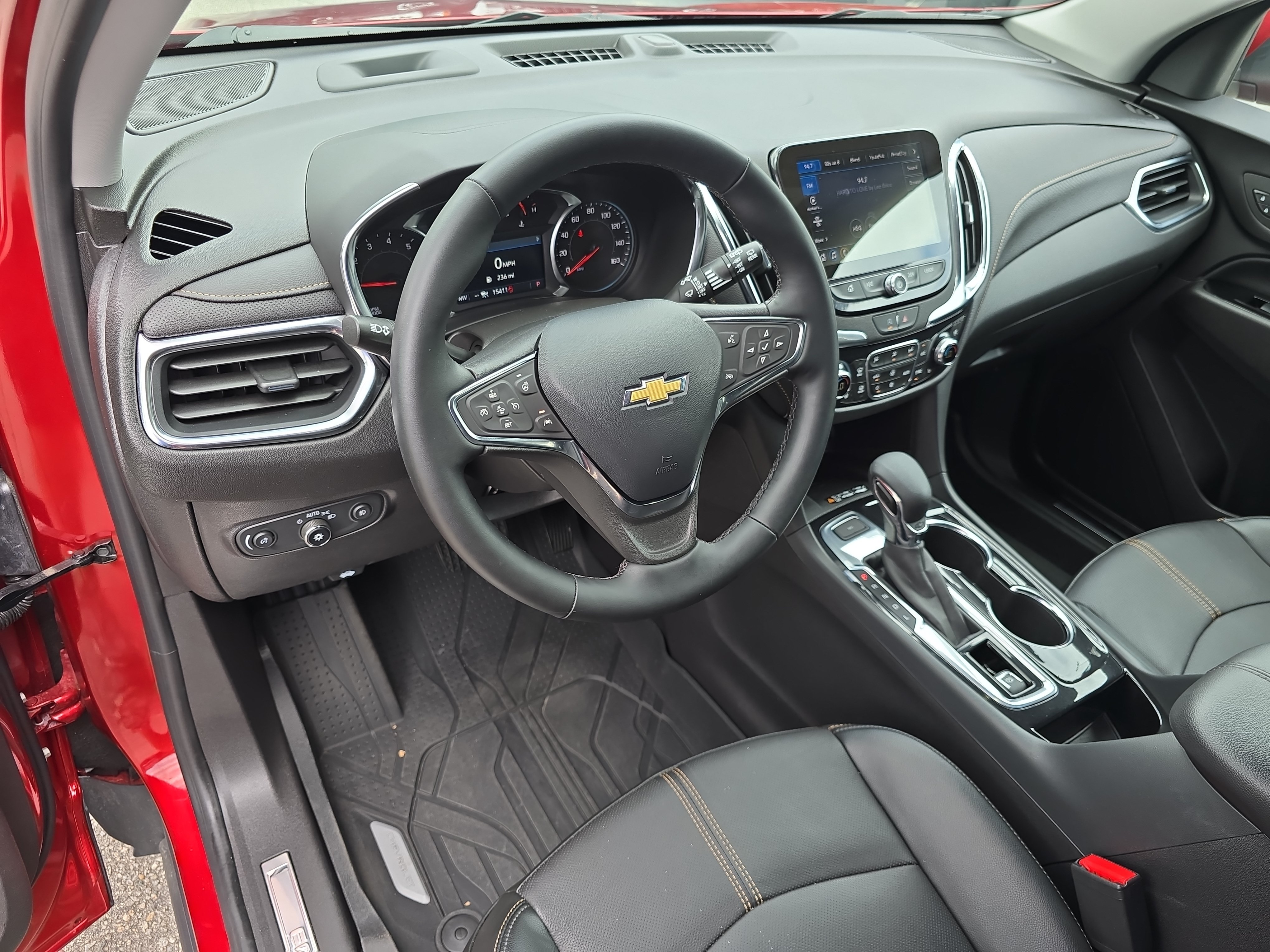 Used 2024 Chevrolet Equinox Premier AWD/4WD image 16