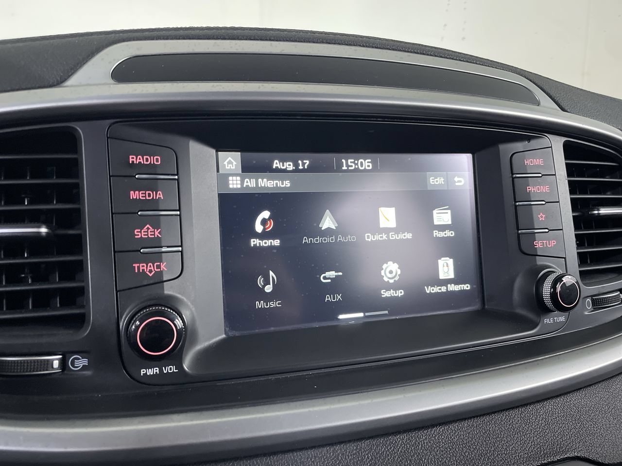 Used 2020 Kia Sorento LX AWD/4WD image 15