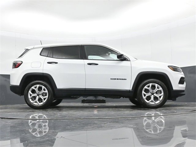 Used 2025 Jeep Compass Sport image 35