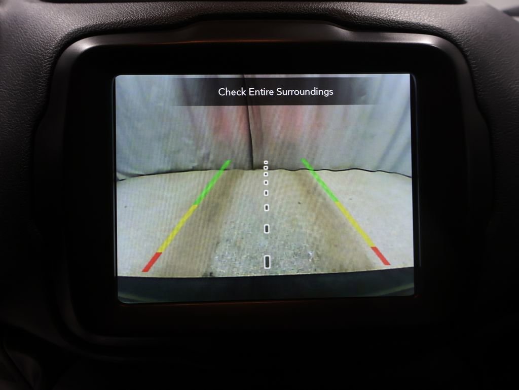 Used 2018 Jeep Renegade Latitude w/ UConnect 8.4 Nav Group AWD/4WD image 27