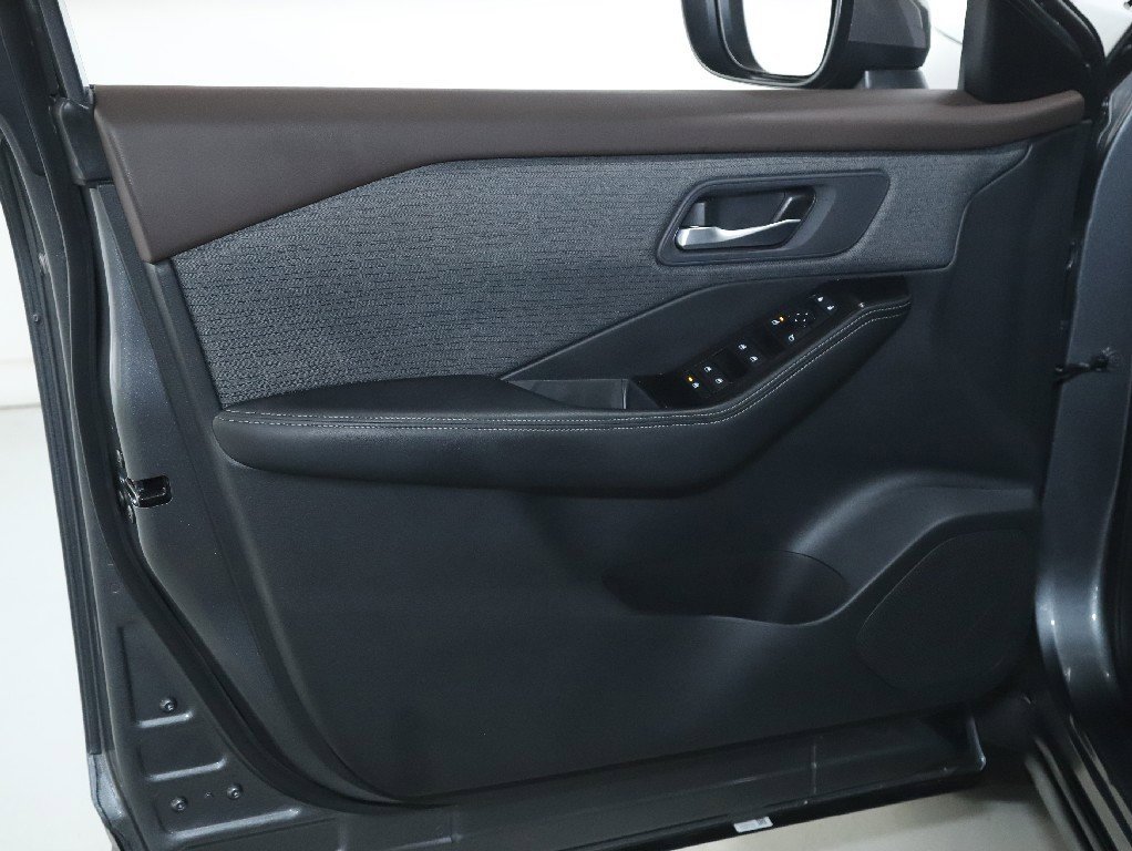 Certified 2023 Nissan Rogue SV image 15