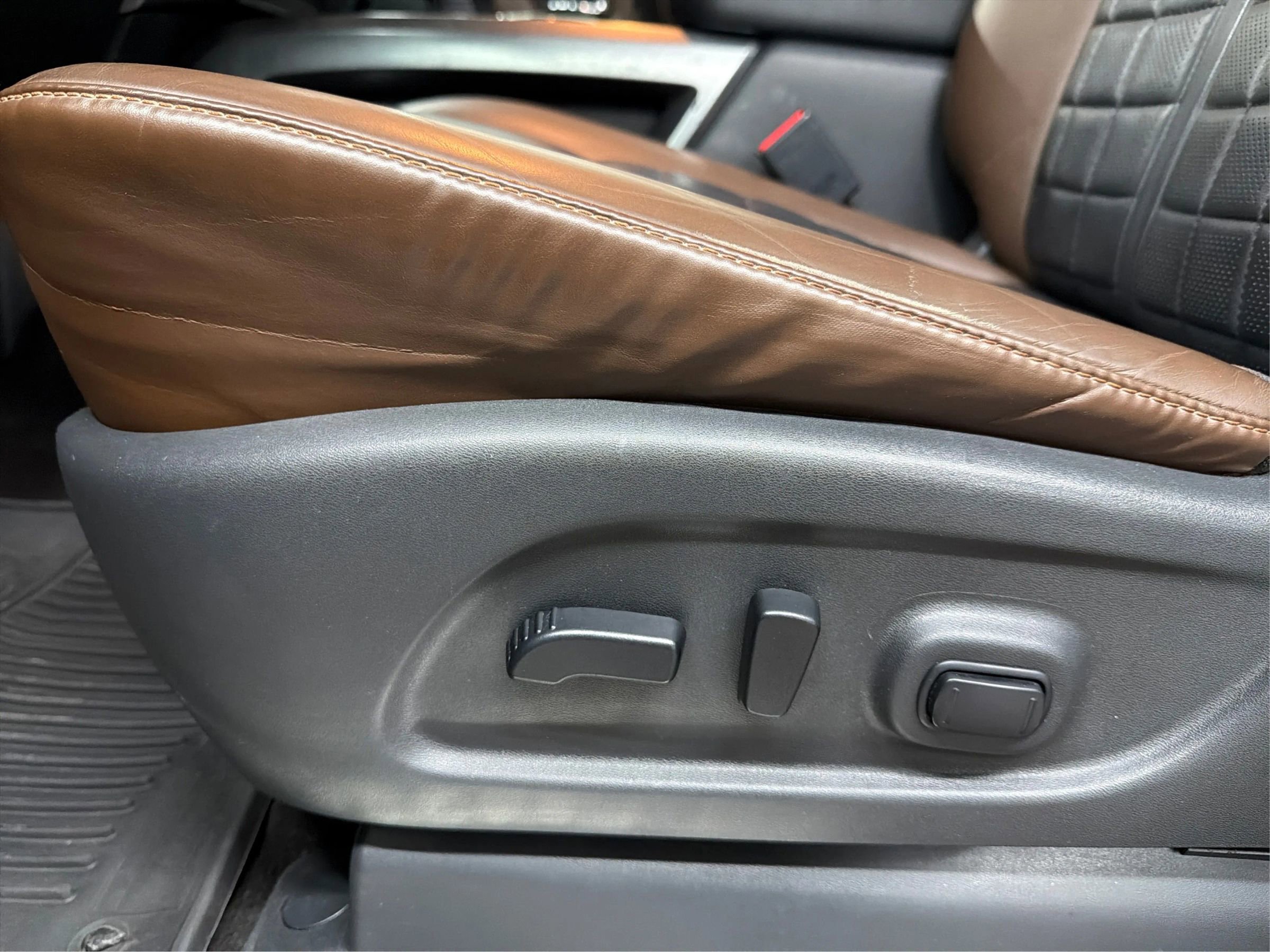 Used 2019 Nissan Titan Platinum Reserve w/ Platinum Utility Package AWD/4WD image 40