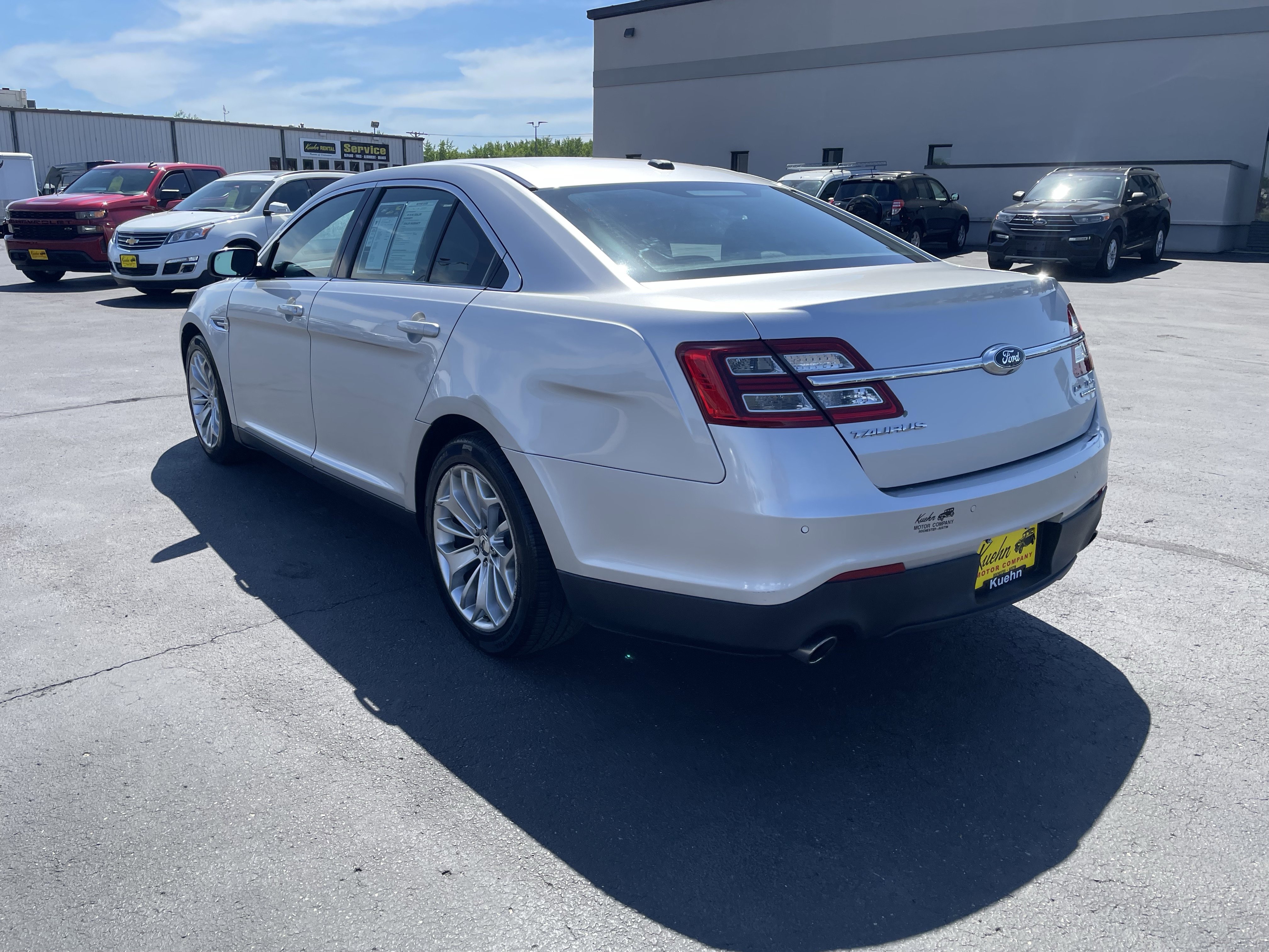 Used 2014 Ford Taurus Limited w/ Equipment Group 301A FWD image 6