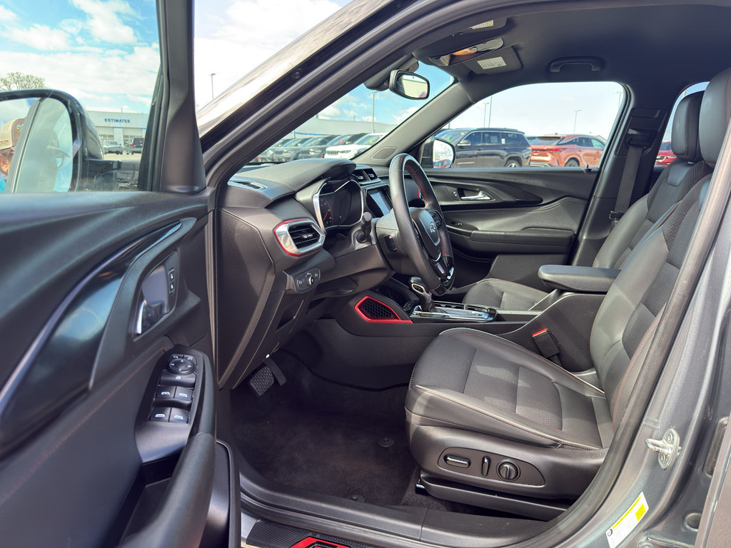 Used 2021 Chevrolet TrailBlazer RS w/ Convenience Package FWD image 12