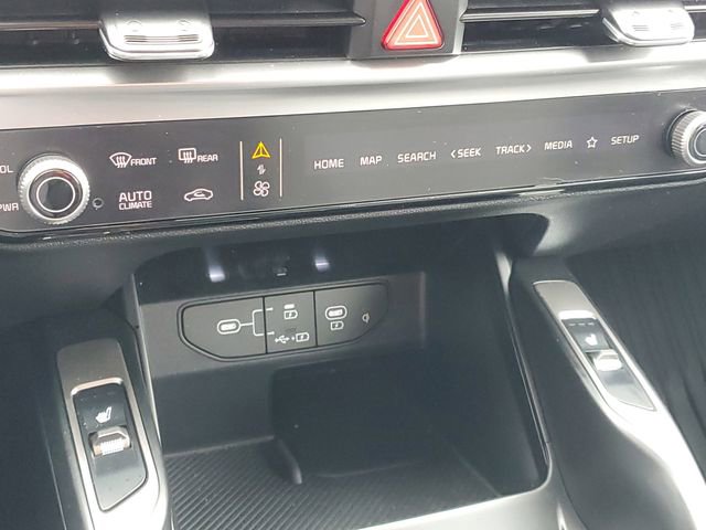 Certified 2025 Kia Sorento S image 27