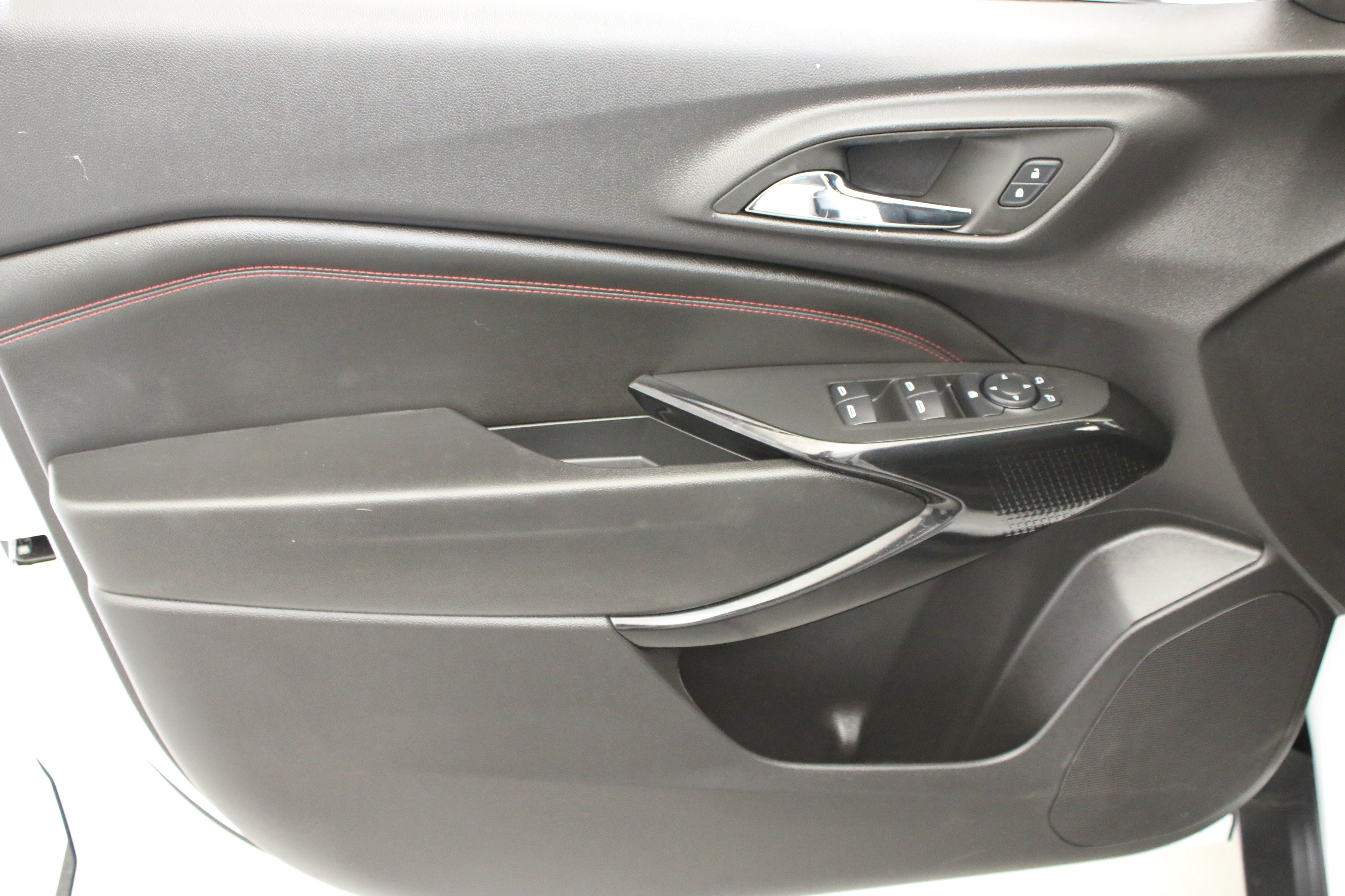 Certified 2025 Chevrolet Trax RS w/ Driver Confidence Package FWD image 23