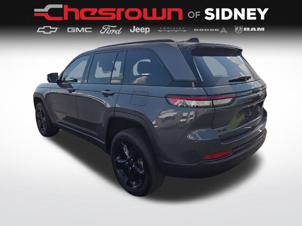 Used 2025 Jeep Grand Cherokee Altitude AWD/4WD image 7