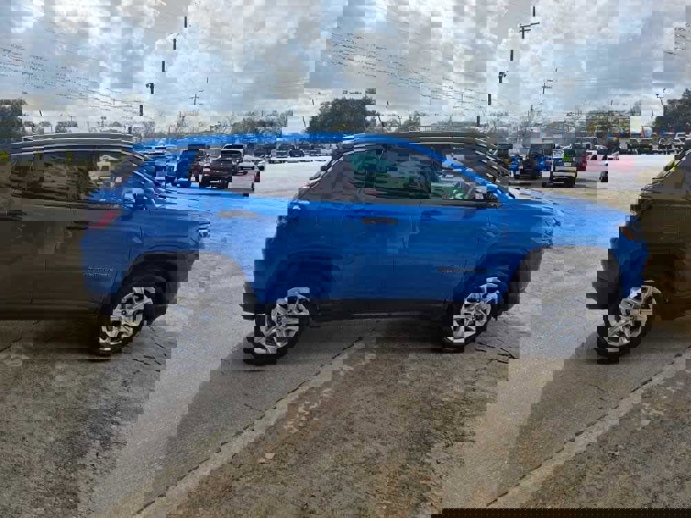 Used 2024 Jeep Compass Sport image 7