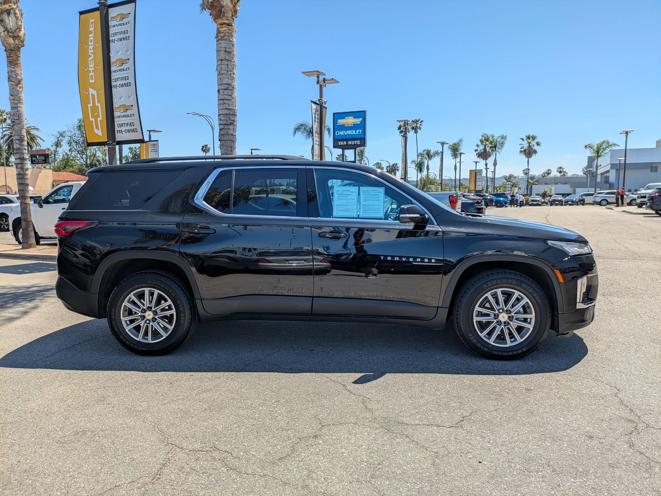 Used 2023 Chevrolet Traverse LT FWD image 4