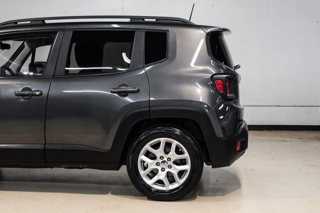 Used 2018 Jeep Renegade Latitude FWD image 17