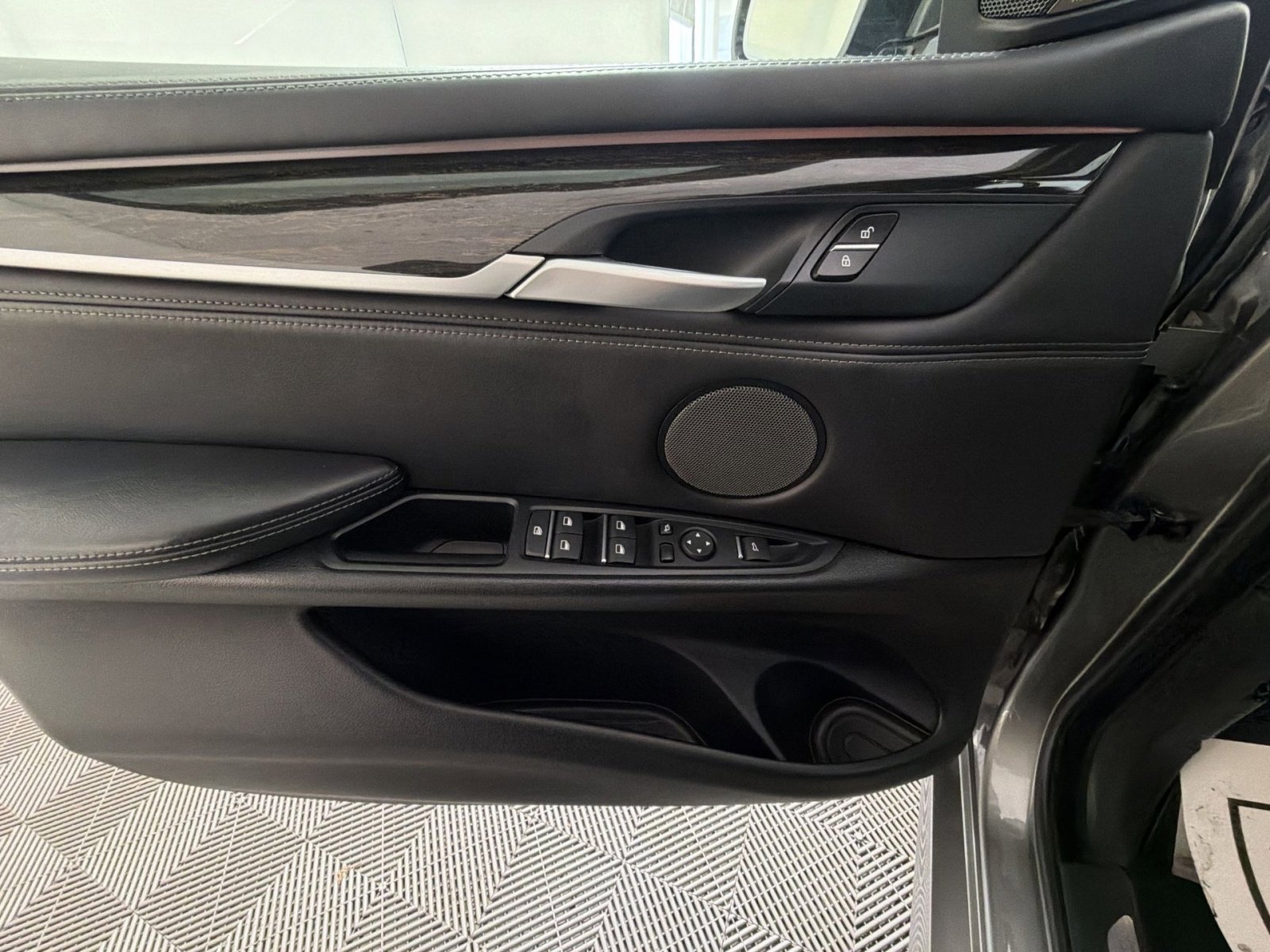 Used 2018 BMW X5 M Base image 15