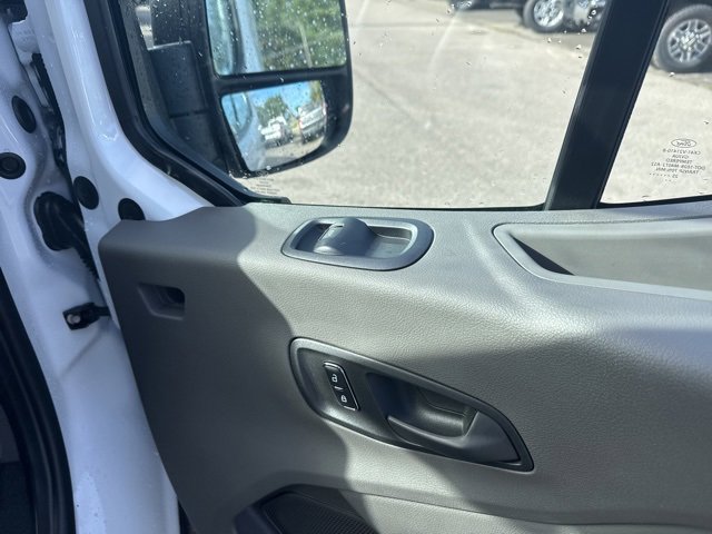 New 2025 Ford Transit 250 148 Medium Roof image 31