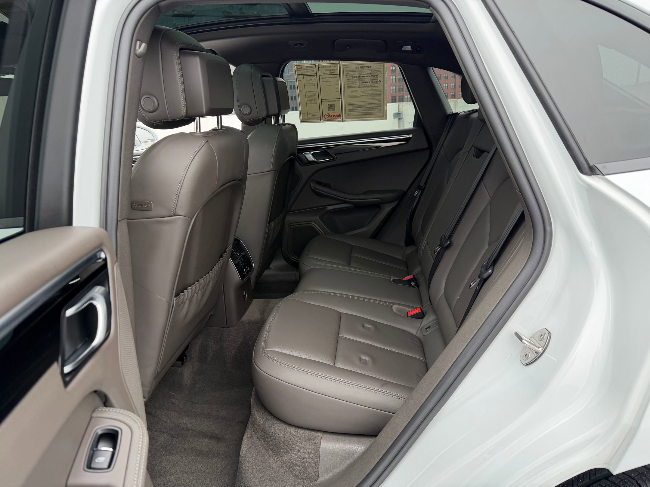 Certified 2023 Porsche Macan image 22