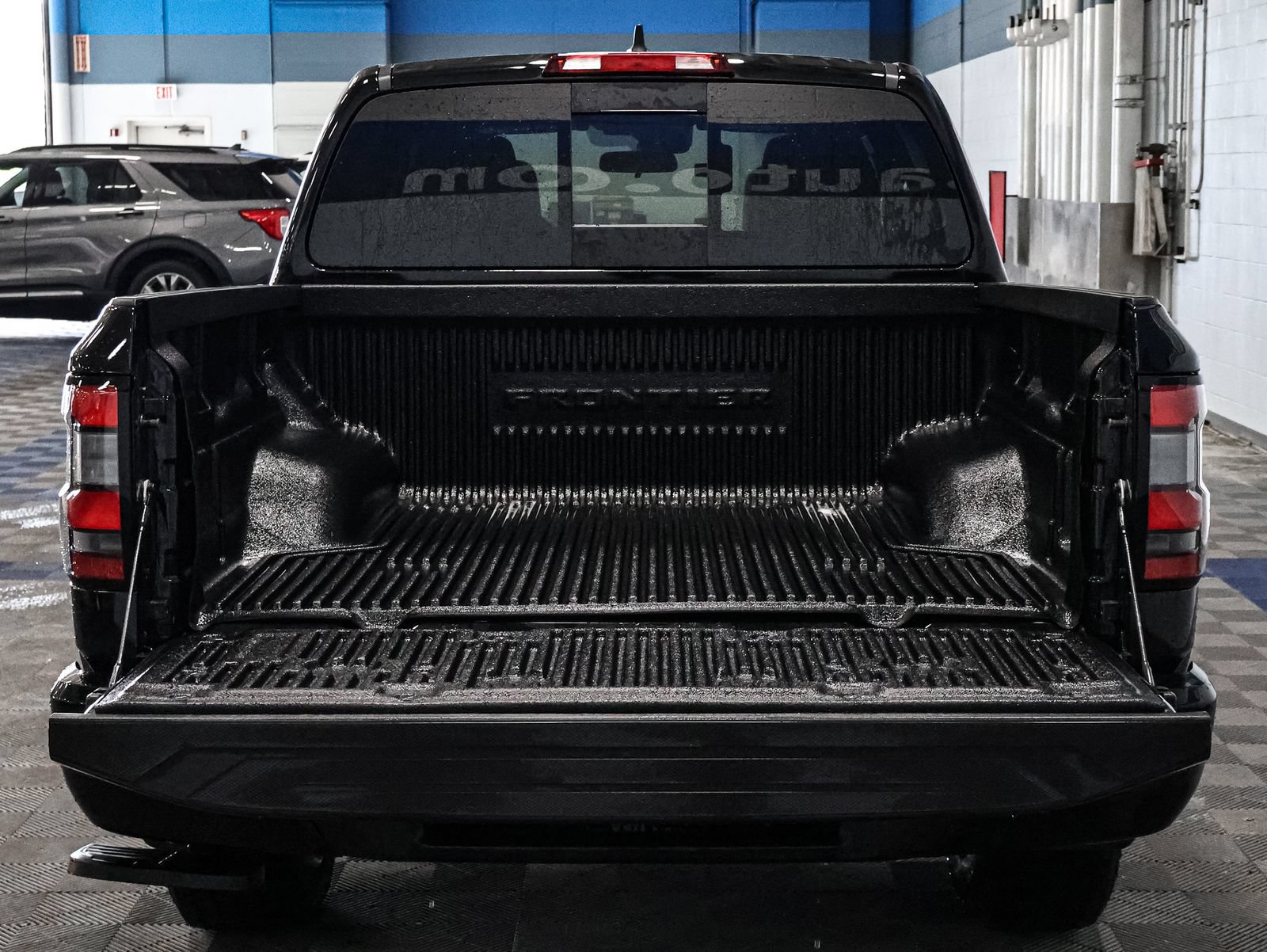 Used 2025 Nissan Frontier PRO-4X AWD/4WD image 18