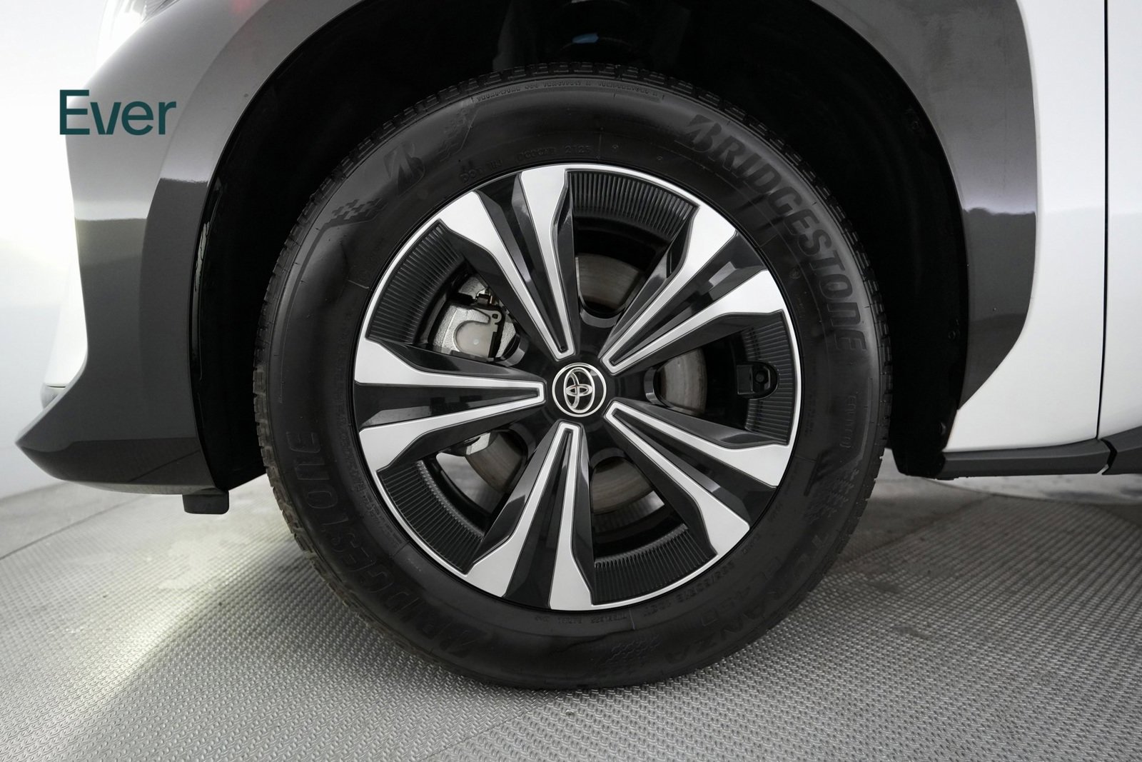 Used 2025 Toyota bZ4X FWD image 17