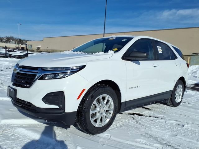 Used 2023 Chevrolet Equinox LS w/ LS Convenience Package image 3