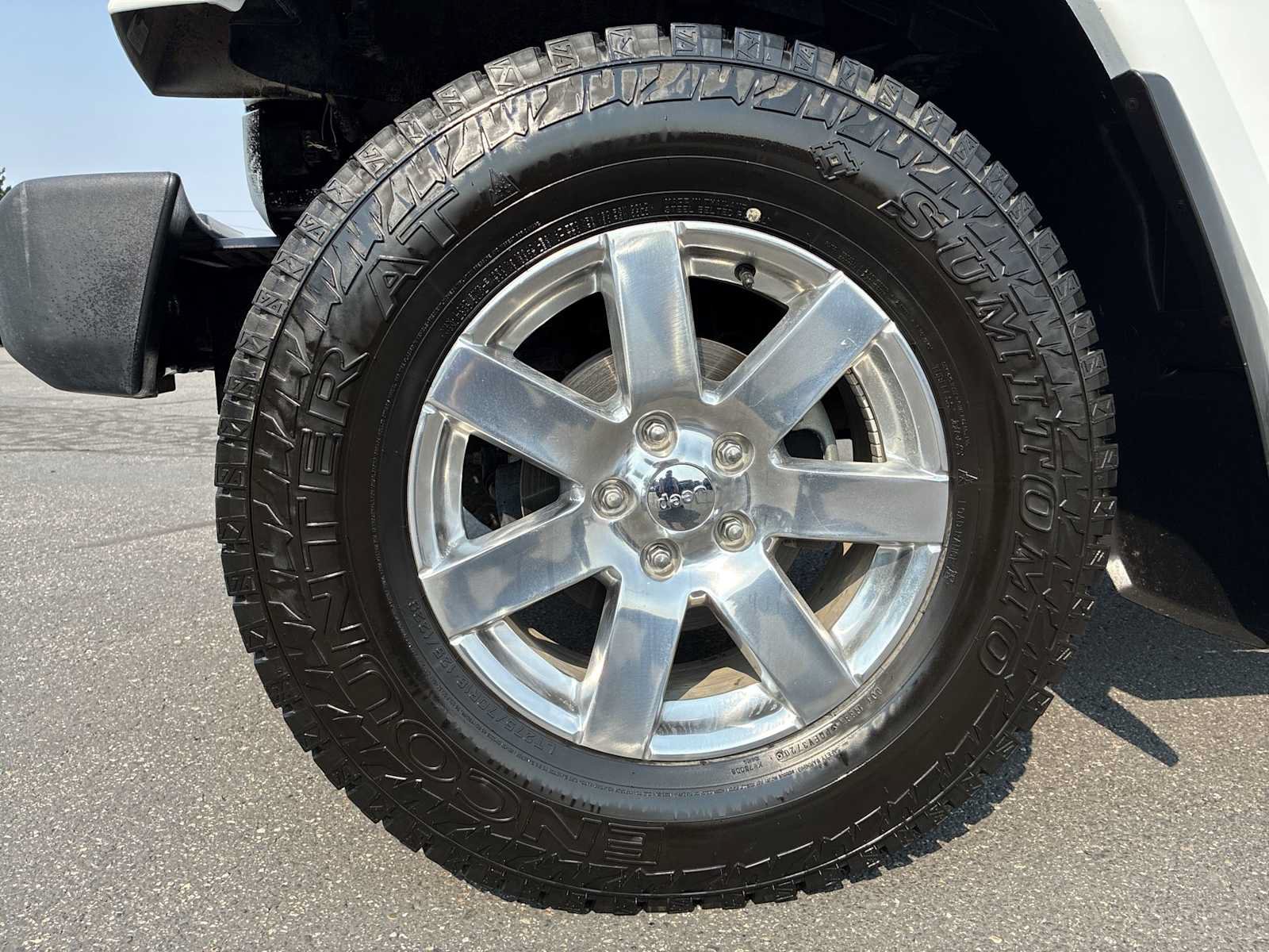 Used 2017 Jeep Wrangler Sahara w/ Connectivity Group AWD/4WD image 25
