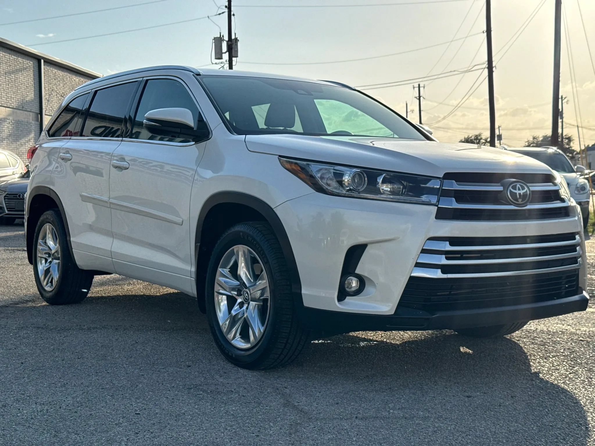 Used 2019 Toyota Highlander Limited FWD image 9