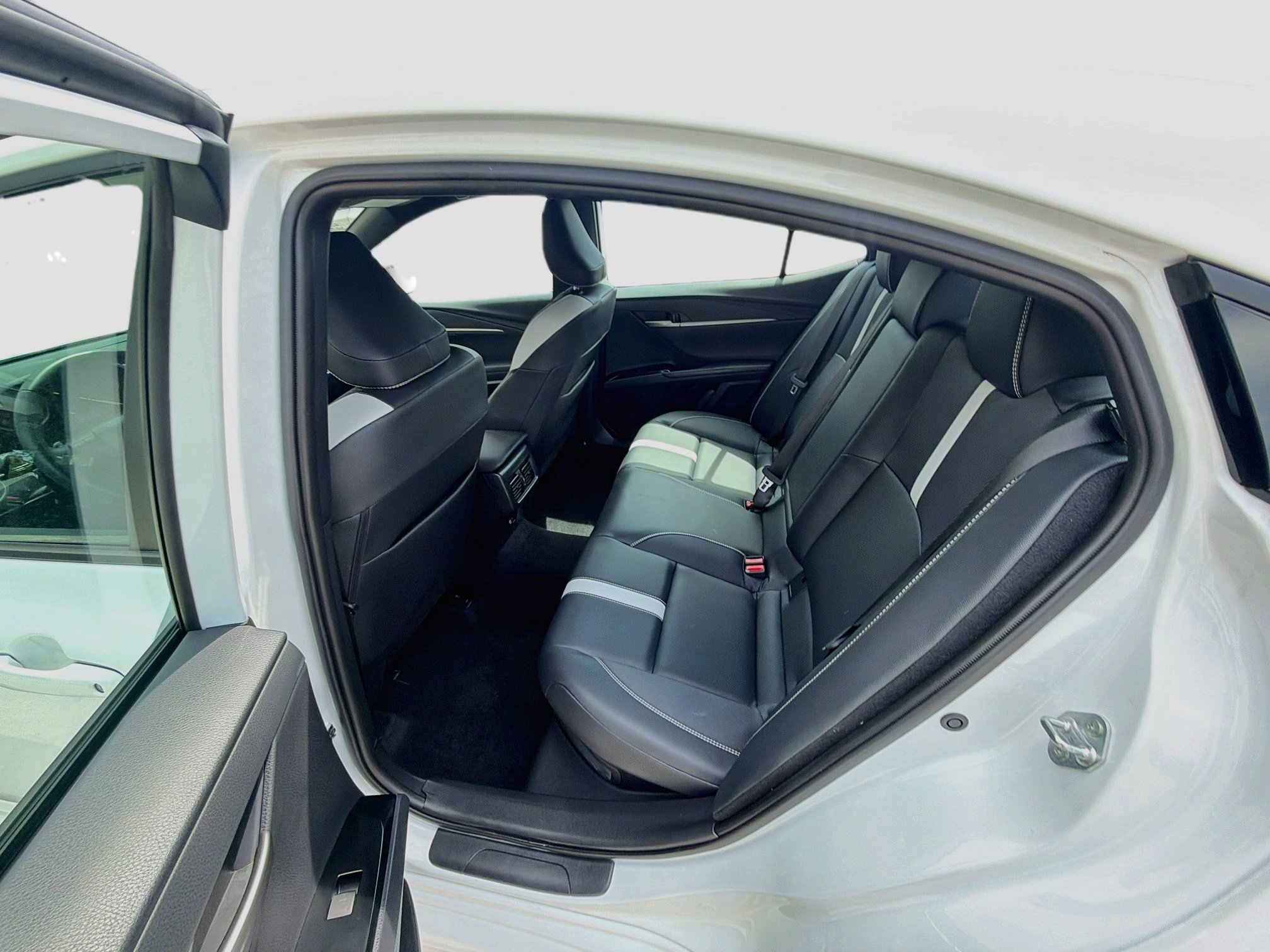 Used 2026 Toyota Camry SE FWD image 23