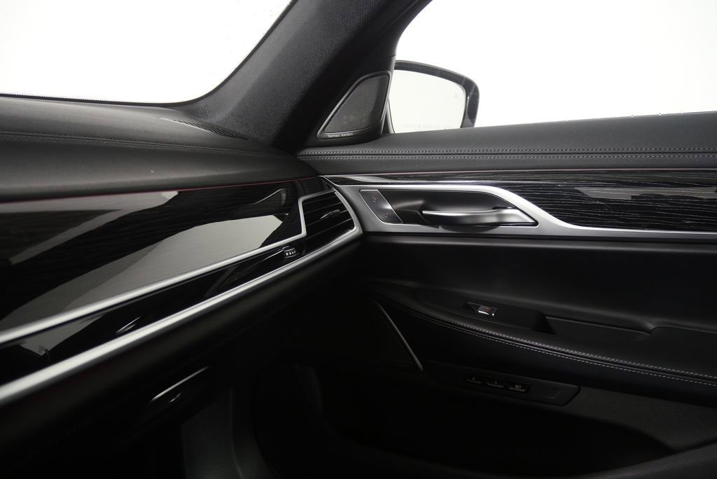 Used 2022 BMW 740i xDrive w/ M Sport Package image 30