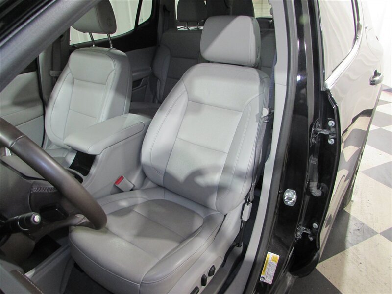 Used 2023 GMC Acadia SLT AWD/4WD image 17