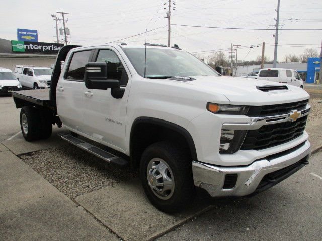 Used 2024 Chevrolet Silverado 3500 LT AWD/4WD image 3