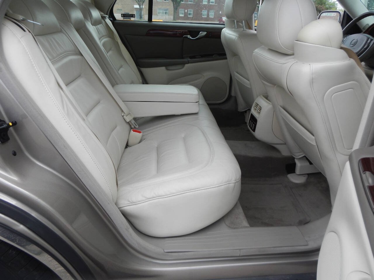 Used 2002 Cadillac De Ville FWD image 34