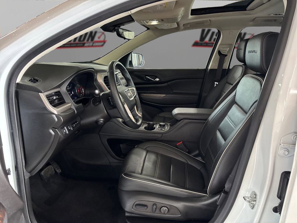 Used 2023 GMC Acadia Denali w/ Denali Technology Package image 9