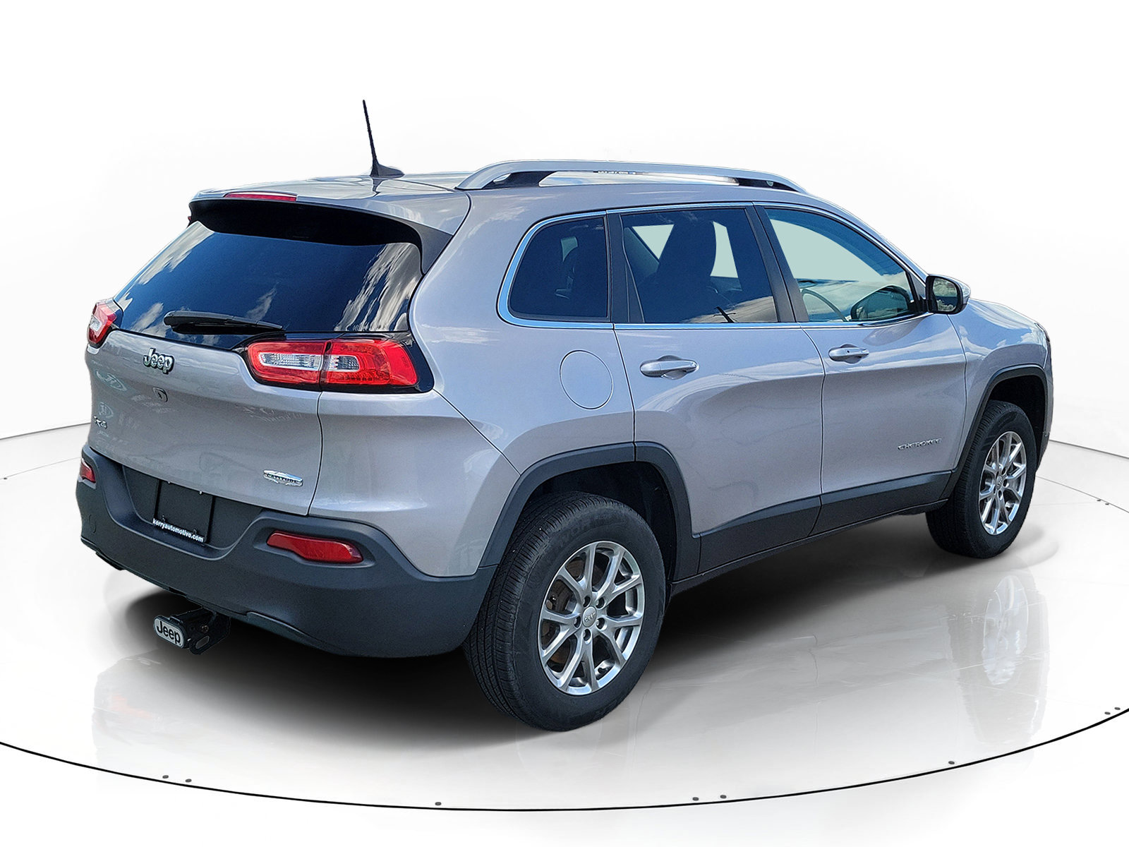 Used 2018 Jeep Cherokee Latitude Plus w/ Cold Weather Group AWD/4WD image 3
