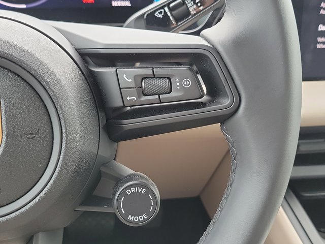 Certified 2025 Porsche Macan Electric image 29