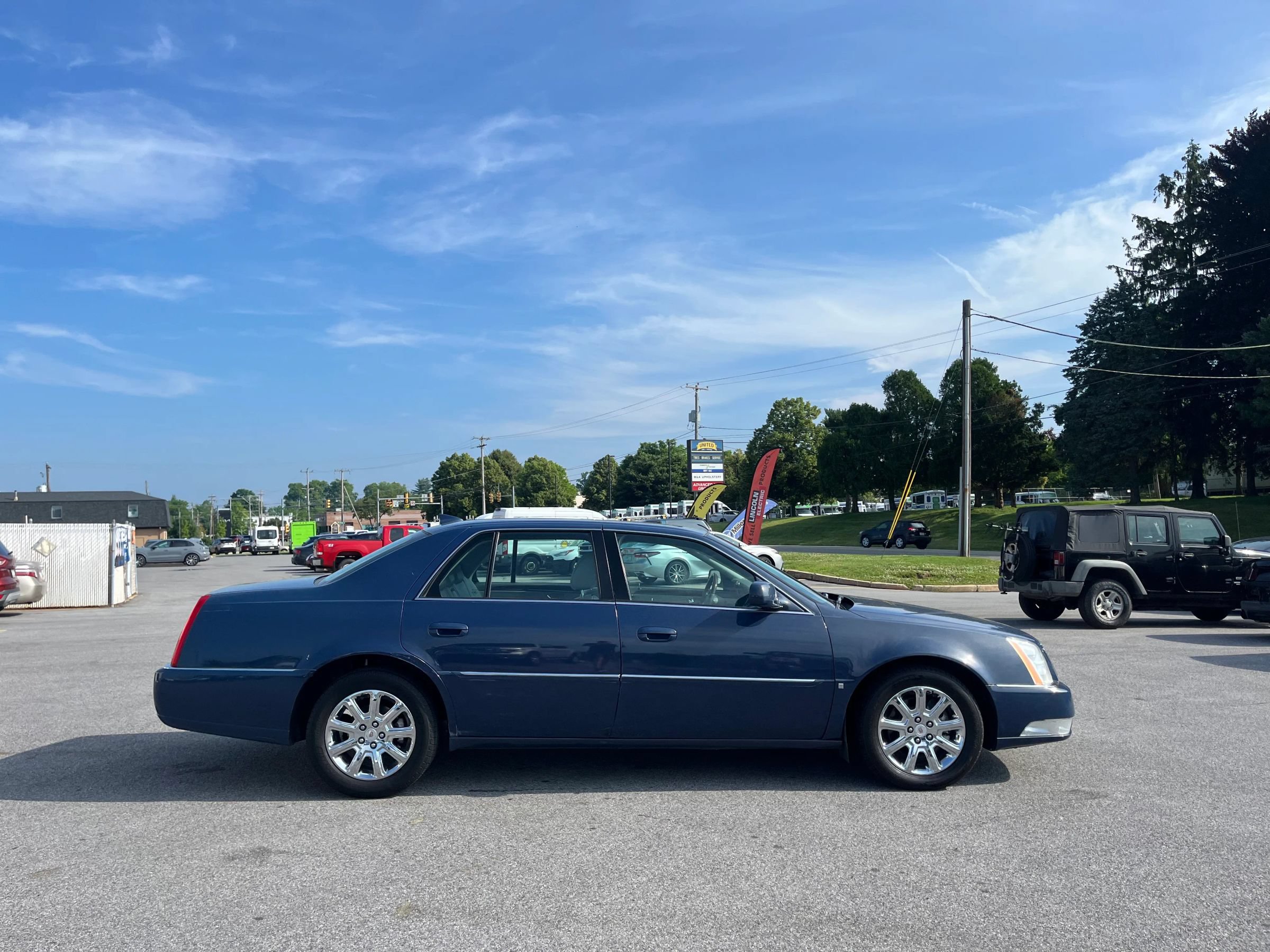 Used 2009 Cadillac DTS w/ Sun And Sound Package FWD image 26