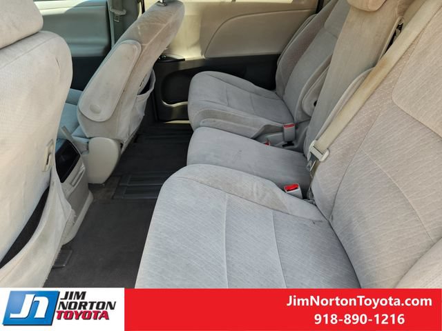 Used 2017 Toyota Sienna LE FWD image 29