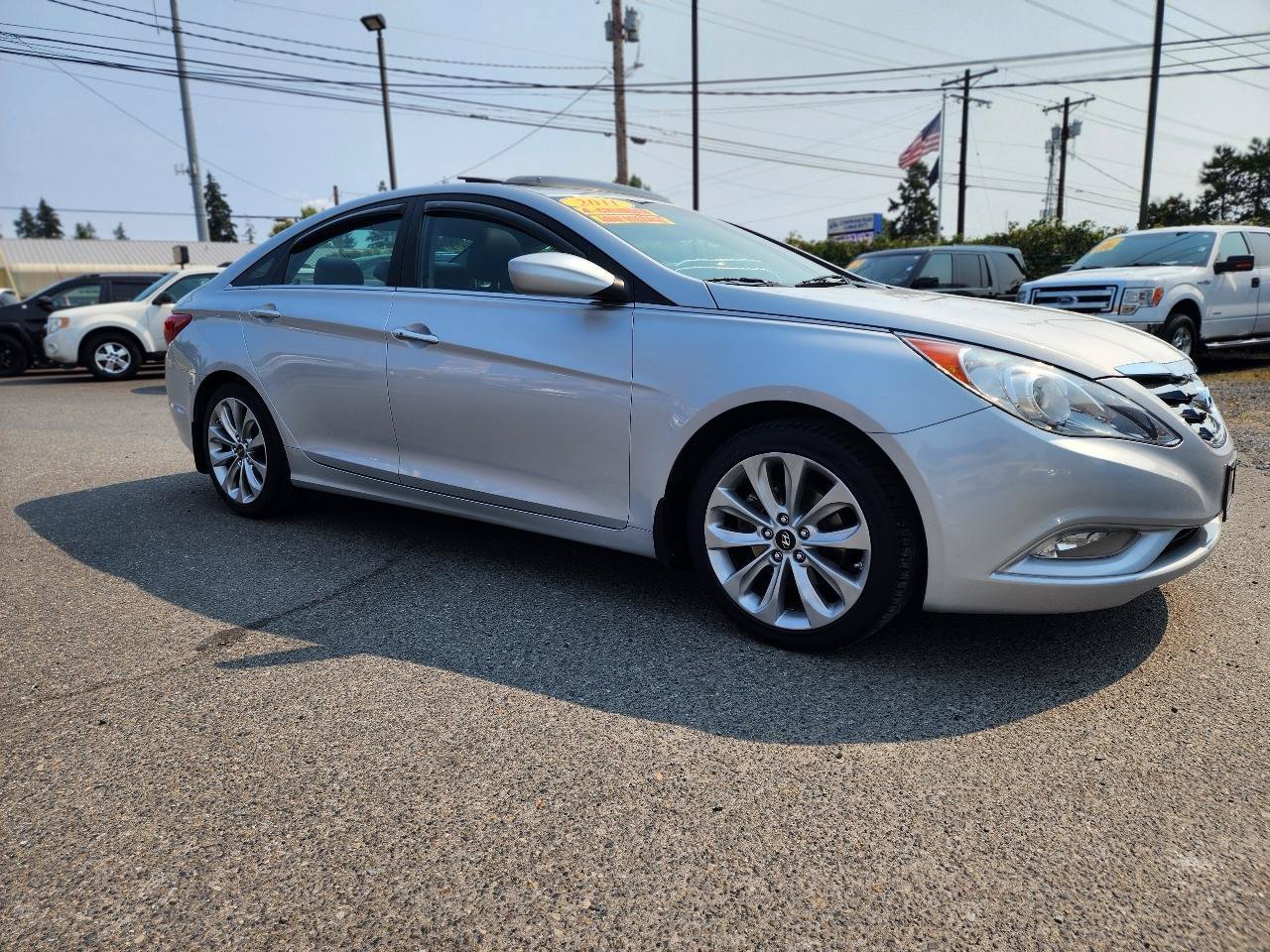 Used 2011 Hyundai Sonata SE w/ Navigation & Sunroof Pkg 4 FWD image 4