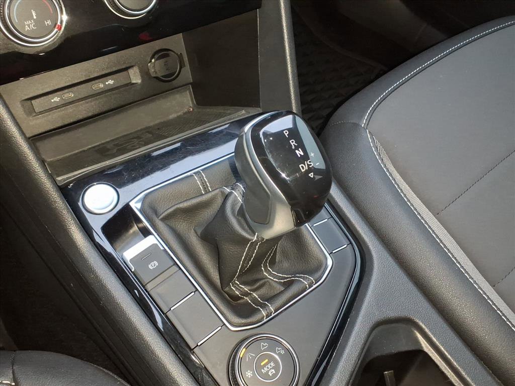 Certified 2023 Volkswagen Taos SE w/ Panoramic Sunroof Package image 17